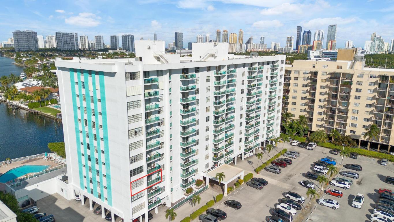 2841 NE 163rd St #402 North Miami Beach, FL 33160