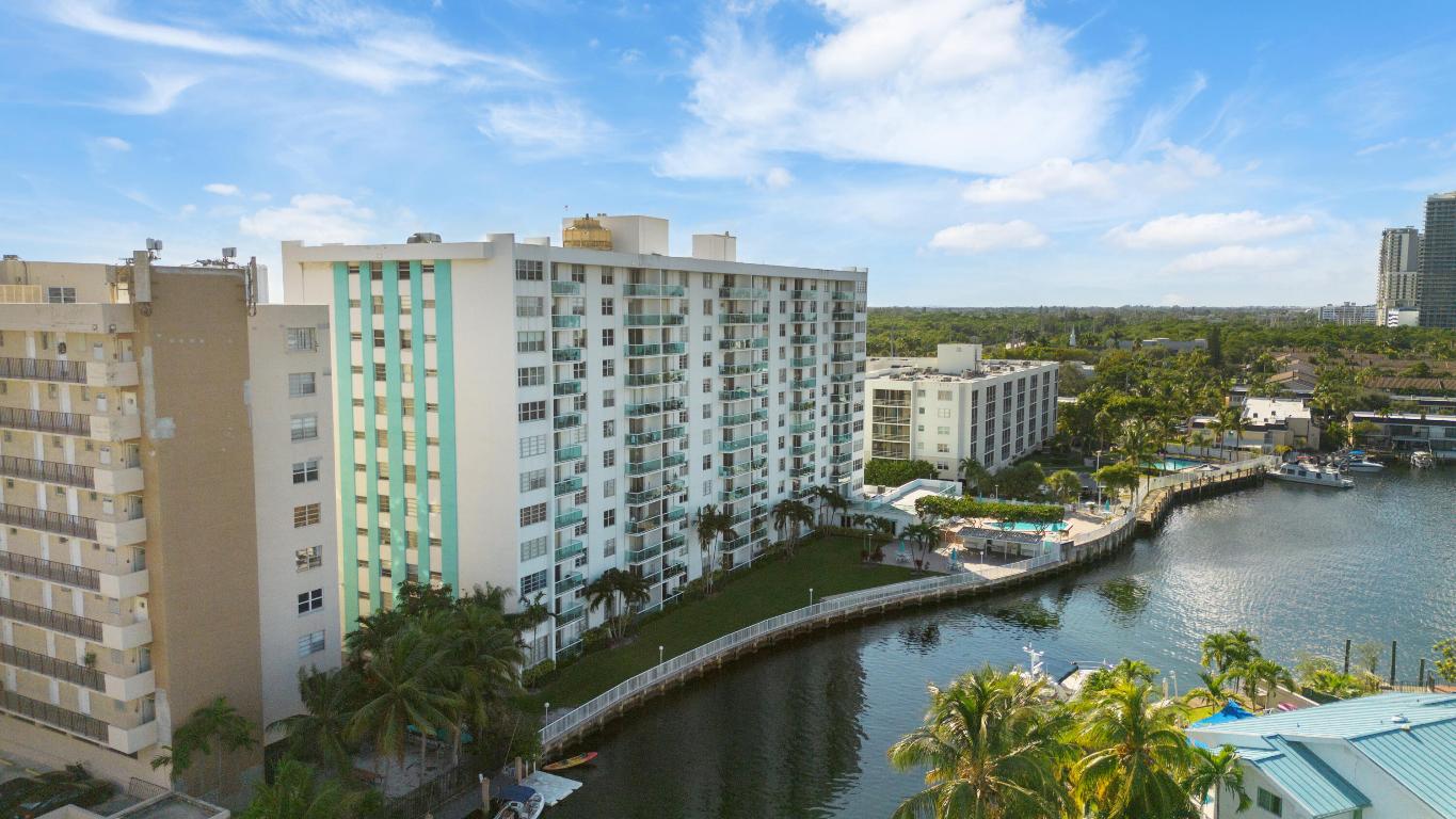 2841 NE 163rd St #402 North Miami Beach, FL 33160