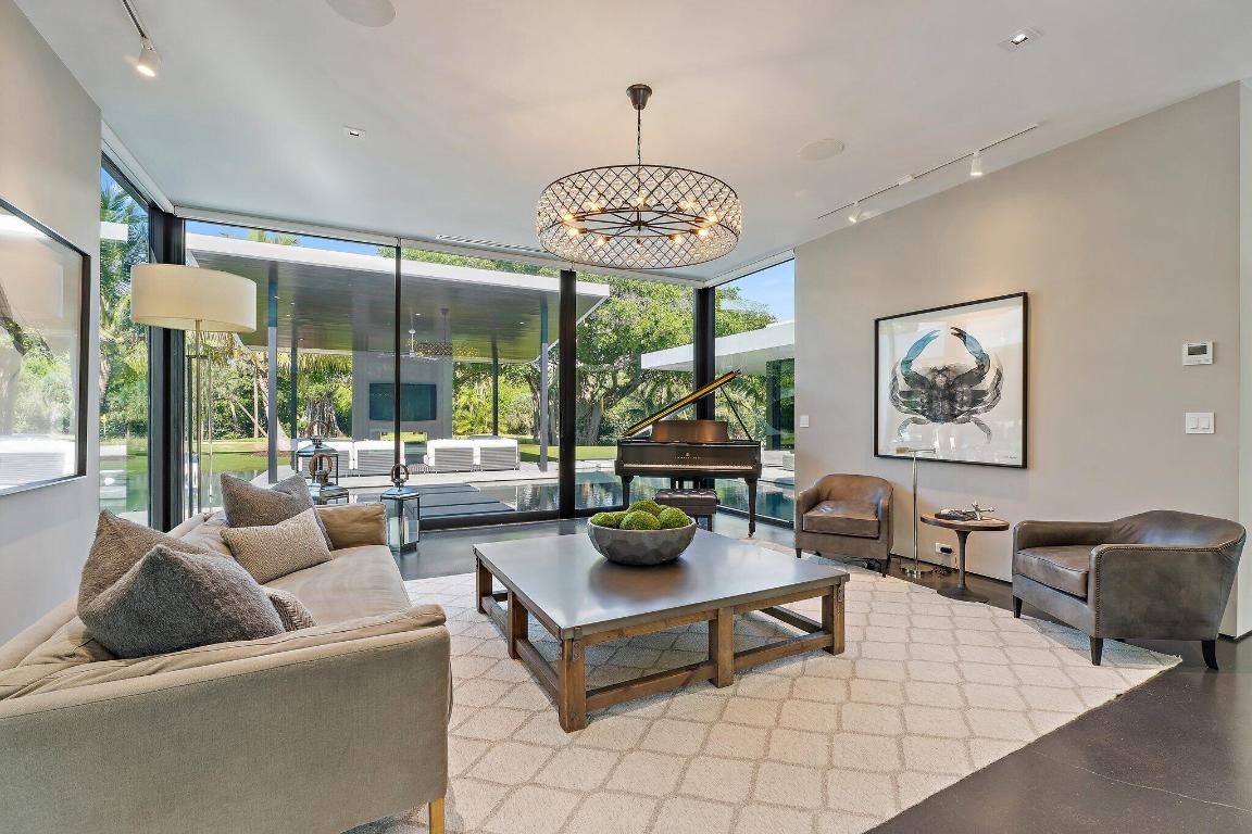 12 N Beach Jupiter Island, FL 33455