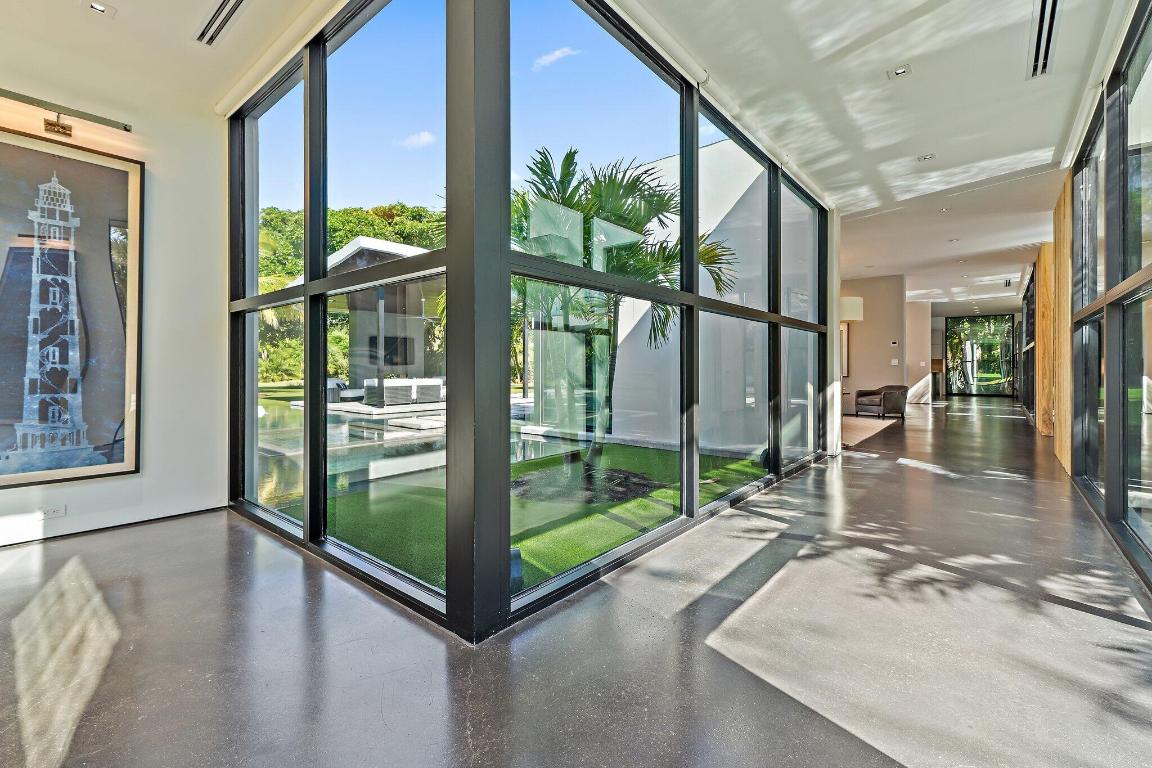 12 N Beach Jupiter Island, FL 33455