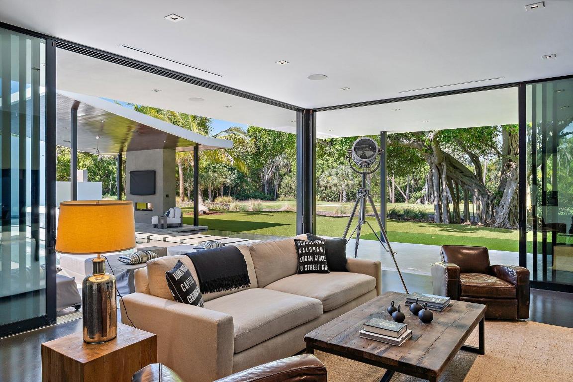 12 N Beach Jupiter Island, FL 33455