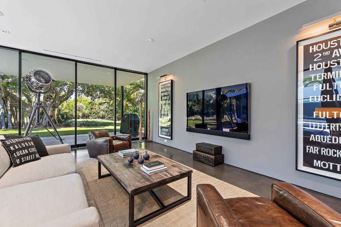 12 N Beach Jupiter Island, FL 33455