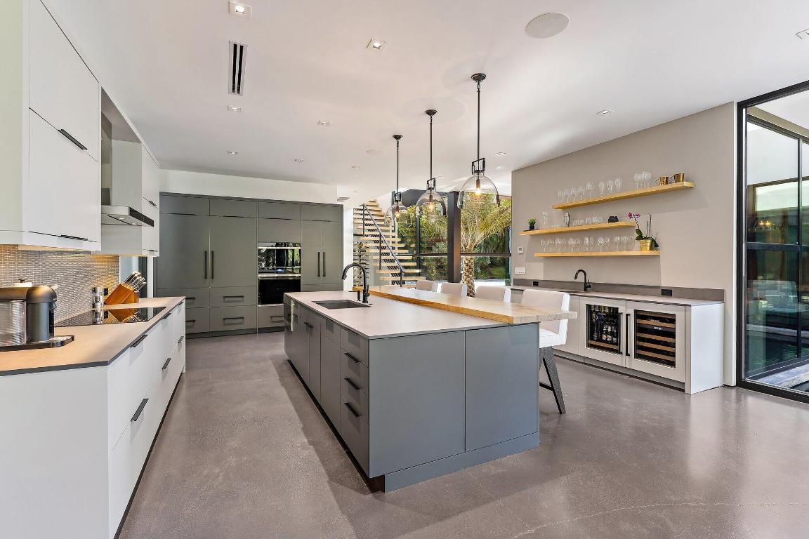 12 N Beach Jupiter Island, FL 33455