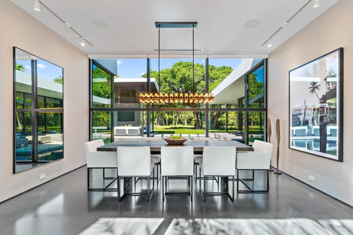 12 N Beach Jupiter Island, FL 33455