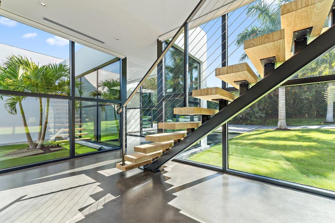 12 N Beach Jupiter Island, FL 33455