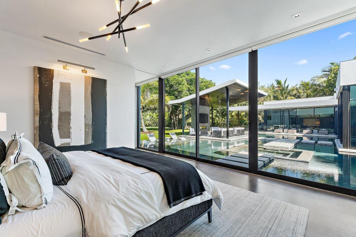 12 N Beach Jupiter Island, FL 33455