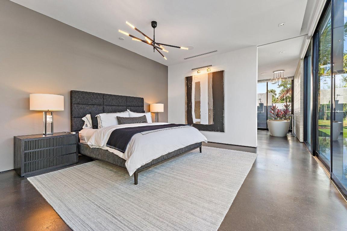 12 N Beach Jupiter Island, FL 33455