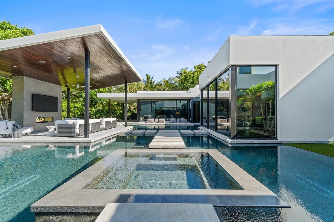 12 N Beach Jupiter Island, FL 33455