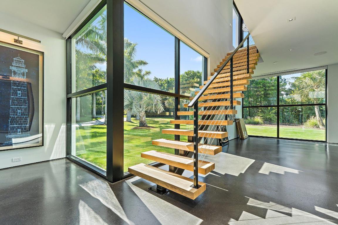 12 N Beach Jupiter Island, FL 33455