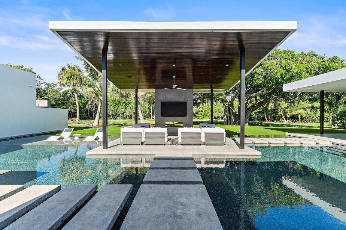 12 N Beach Jupiter Island, FL 33455