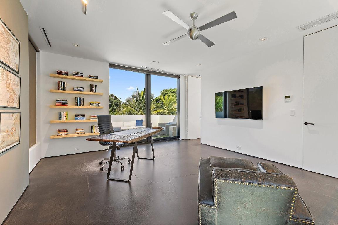 12 N Beach Jupiter Island, FL 33455