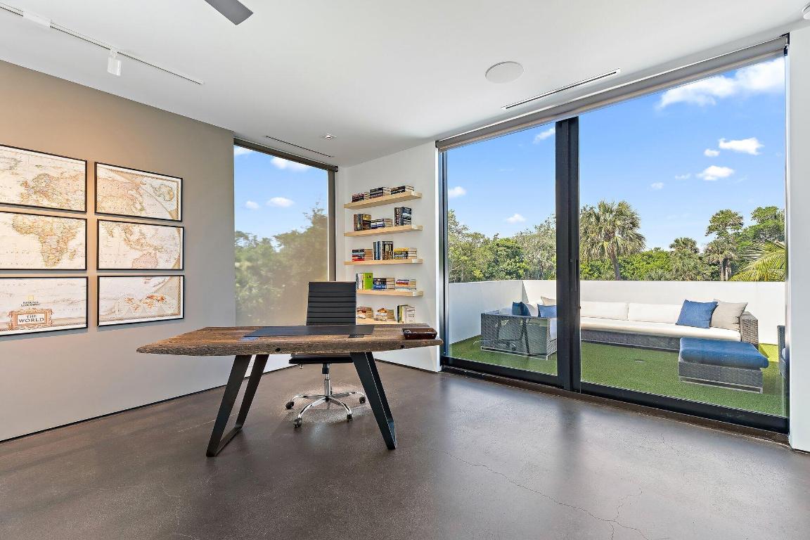 12 N Beach Jupiter Island, FL 33455