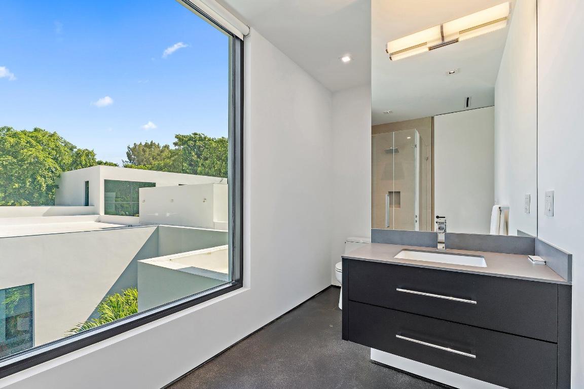 12 N Beach Jupiter Island, FL 33455