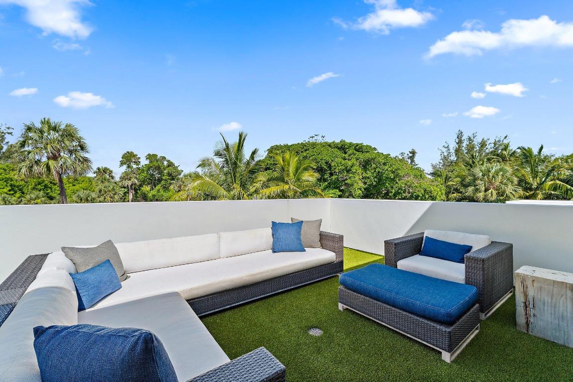 12 N Beach Jupiter Island, FL 33455