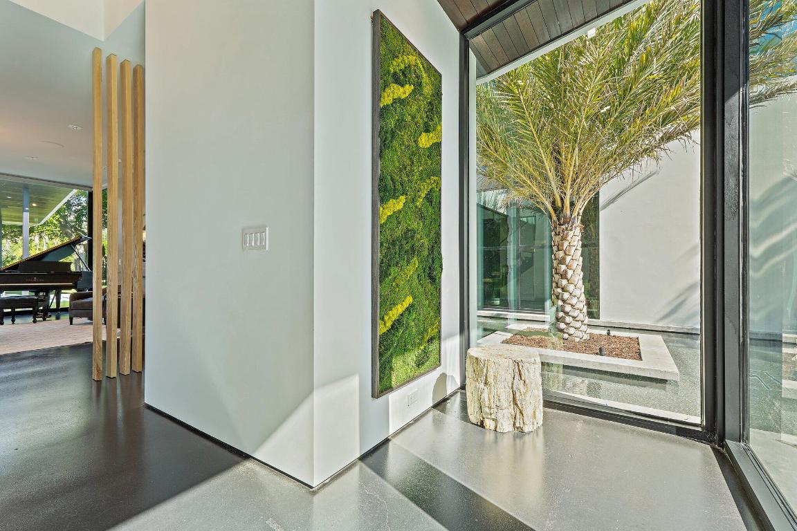 12 N Beach Jupiter Island, FL 33455