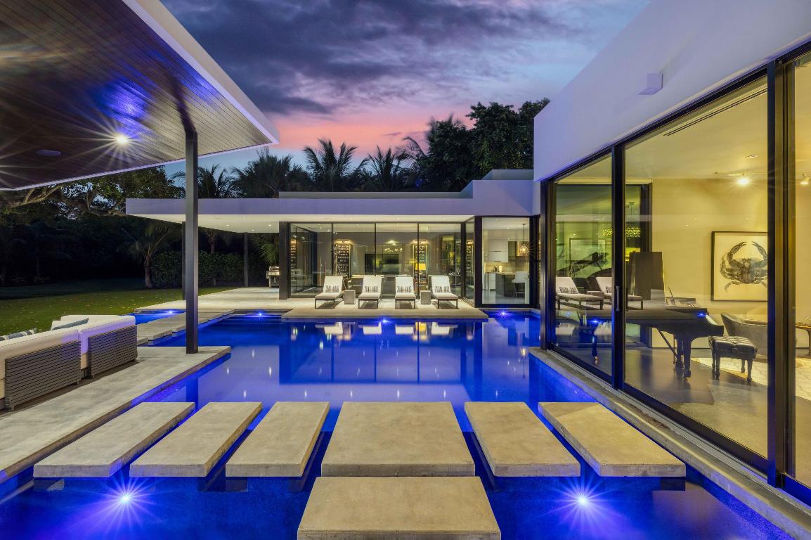 12 N Beach Jupiter Island, FL 33455