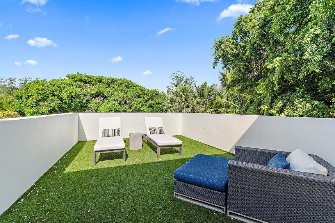 12 N Beach Jupiter Island, FL 33455