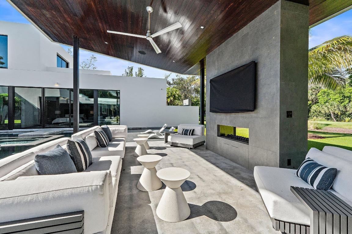 12 N Beach Jupiter Island, FL 33455