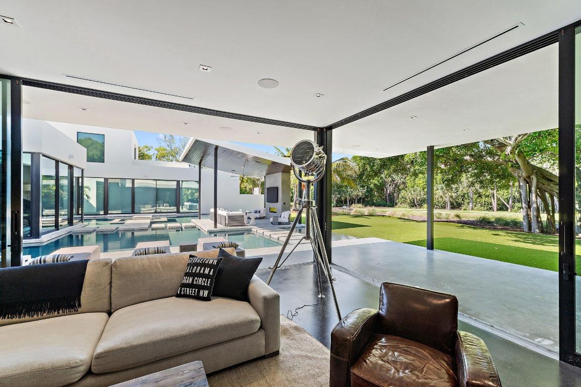 12 N Beach Jupiter Island, FL 33455