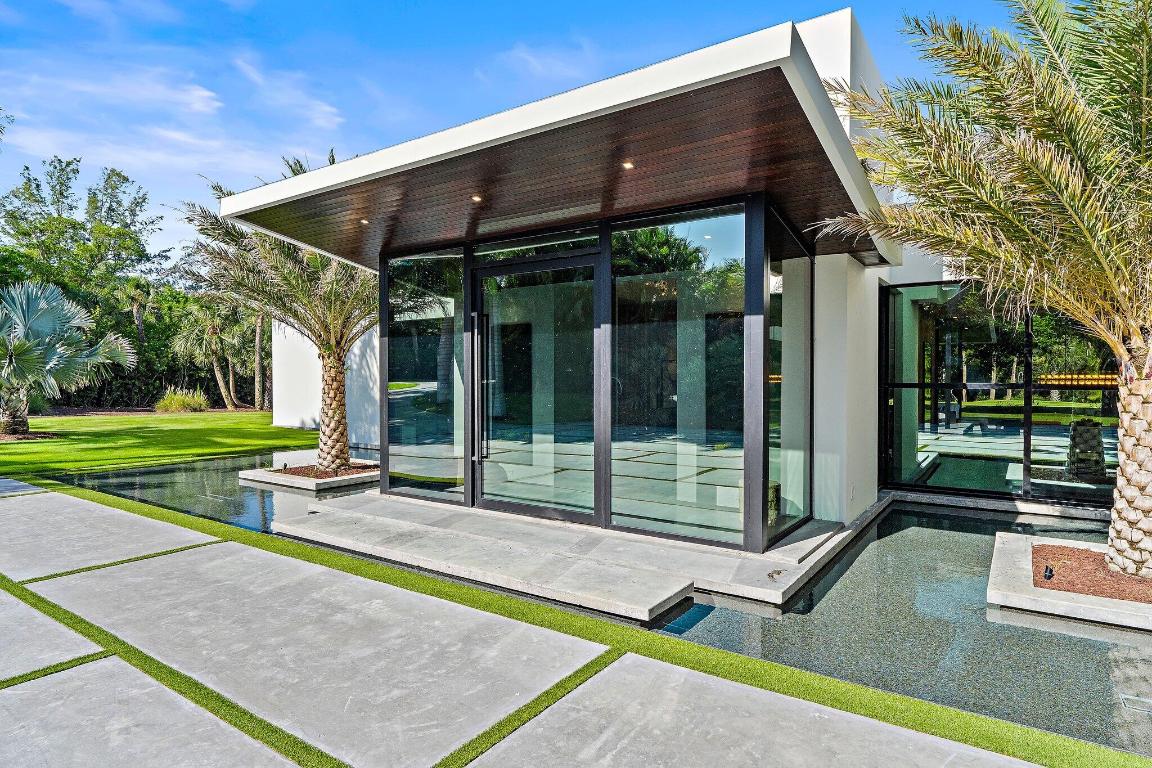 12 N Beach Jupiter Island, FL 33455