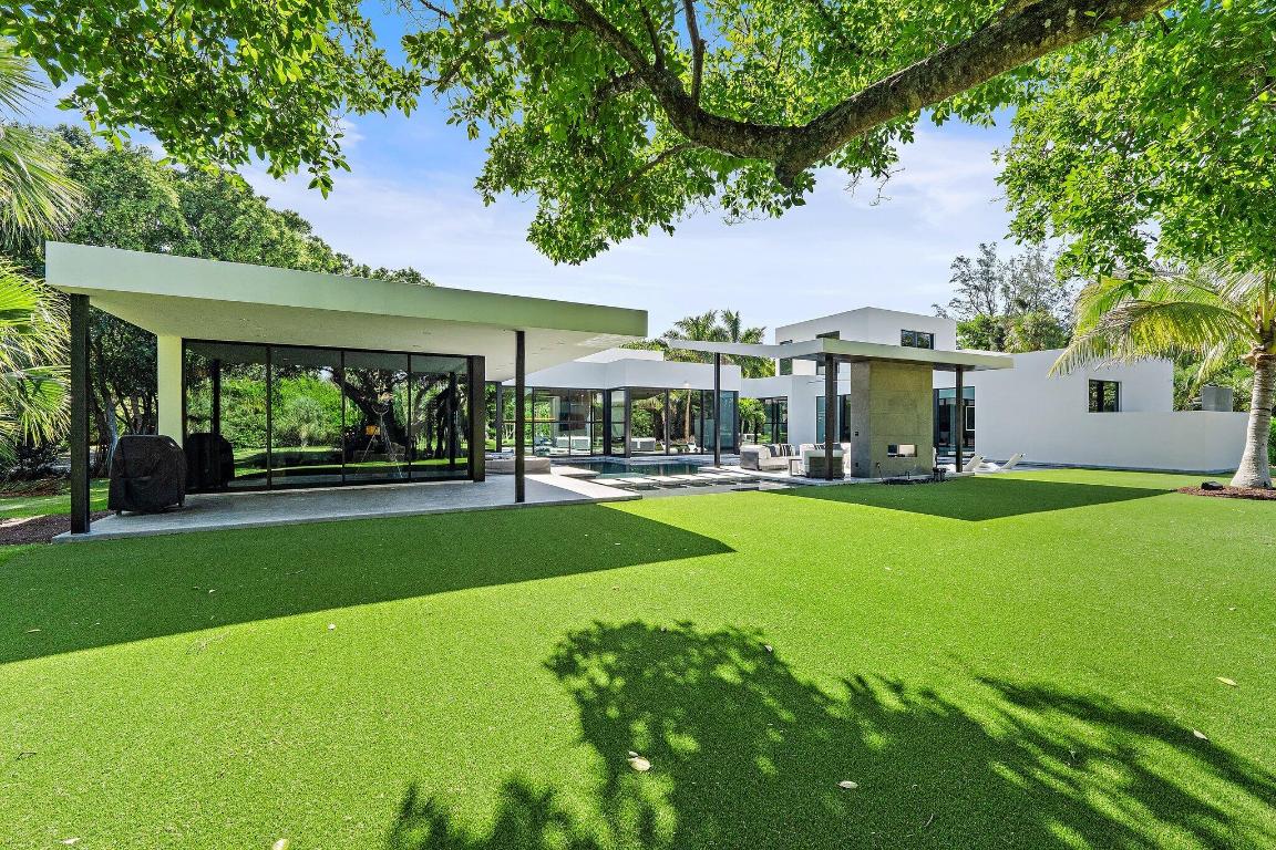 12 N Beach Jupiter Island, FL 33455