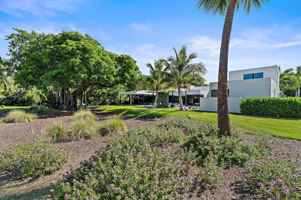 12 N Beach Jupiter Island, FL 33455