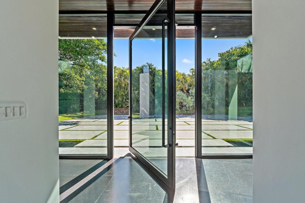 12 N Beach Jupiter Island, FL 33455