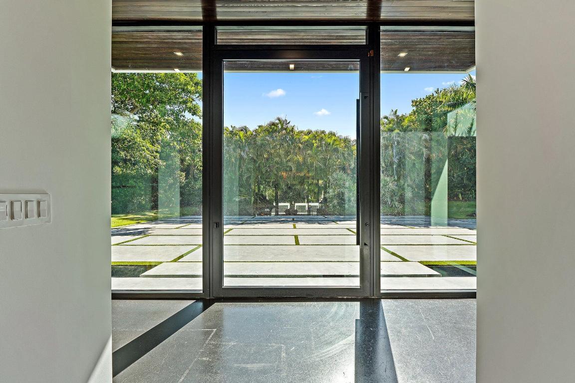 12 N Beach Jupiter Island, FL 33455