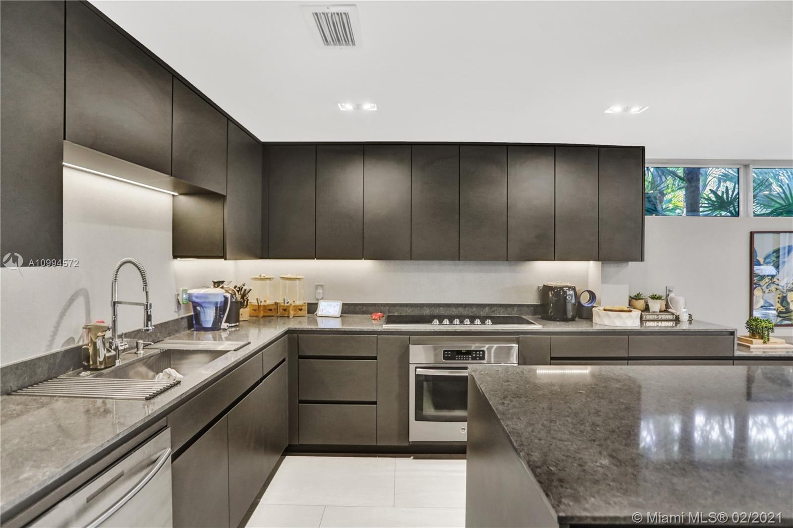 2475 S Bayshore Dr Coconut Grove, FL 33133