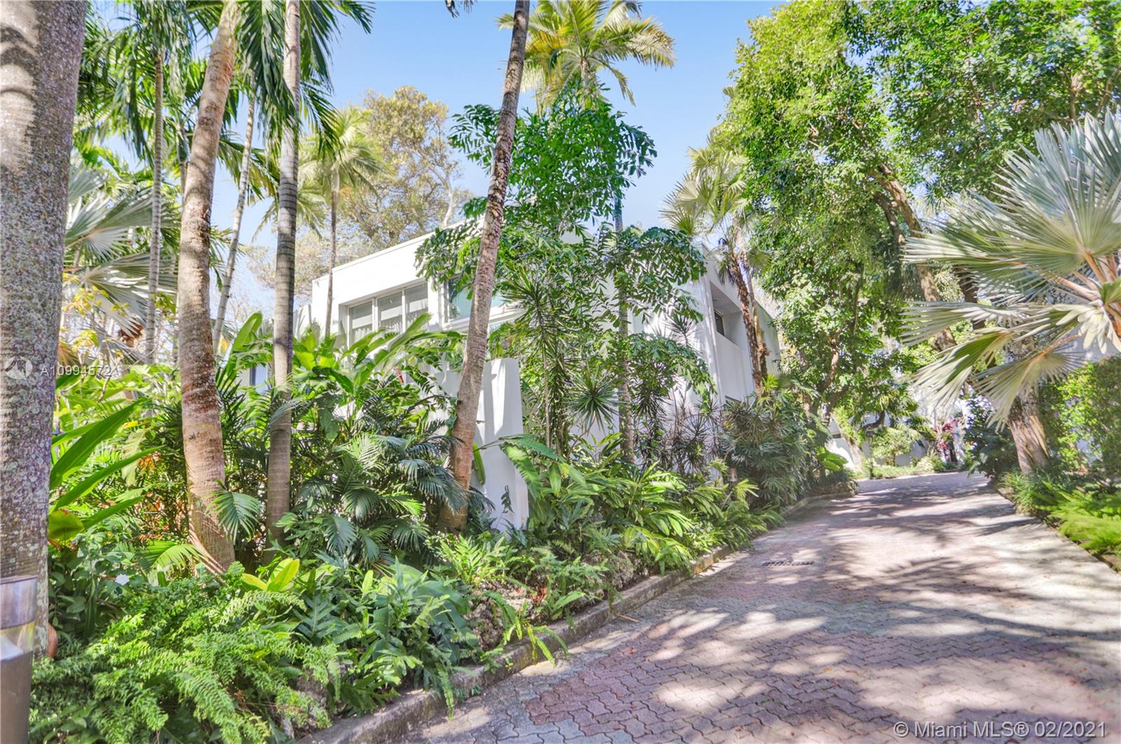 2475 S Bayshore Dr Coconut Grove, FL 33133