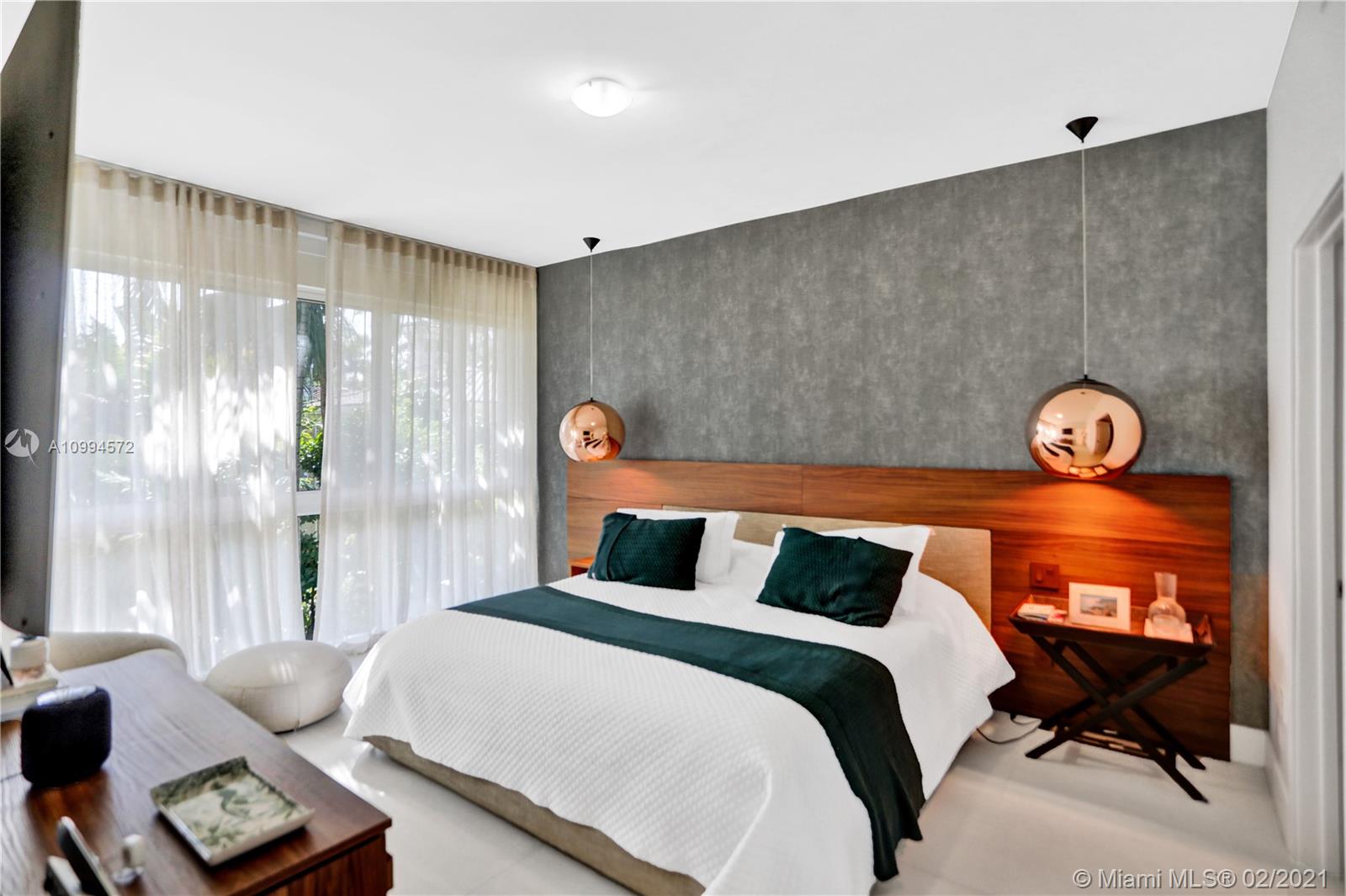 2475 S Bayshore Dr Coconut Grove, FL 33133