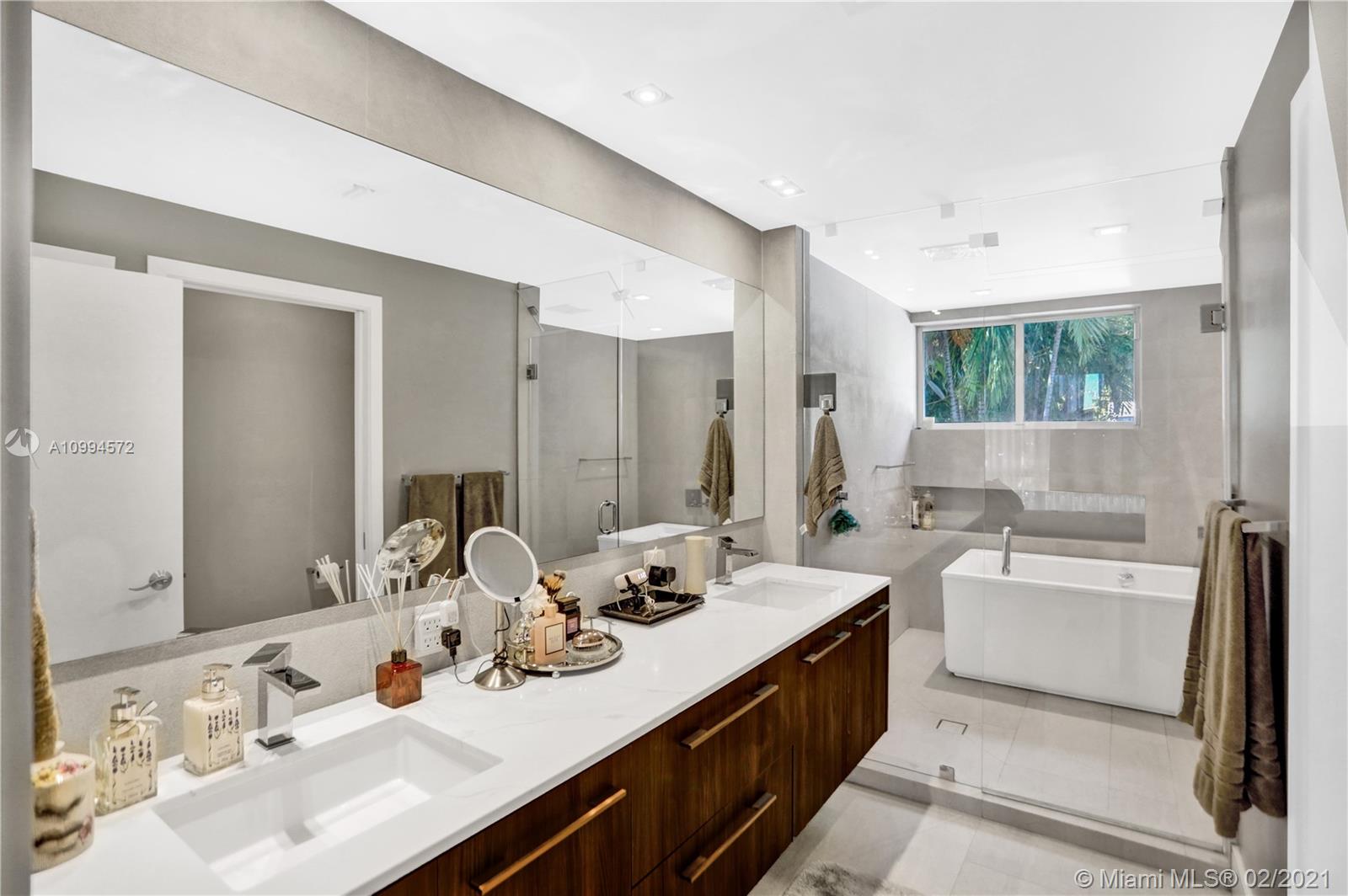 2475 S Bayshore Dr Coconut Grove, FL 33133