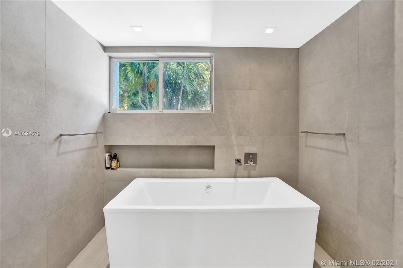 2475 S Bayshore Dr Coconut Grove, FL 33133