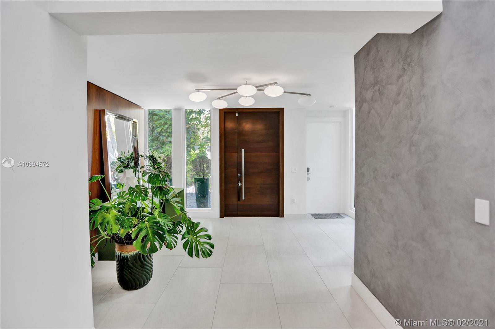 2475 S Bayshore Dr Coconut Grove, FL 33133