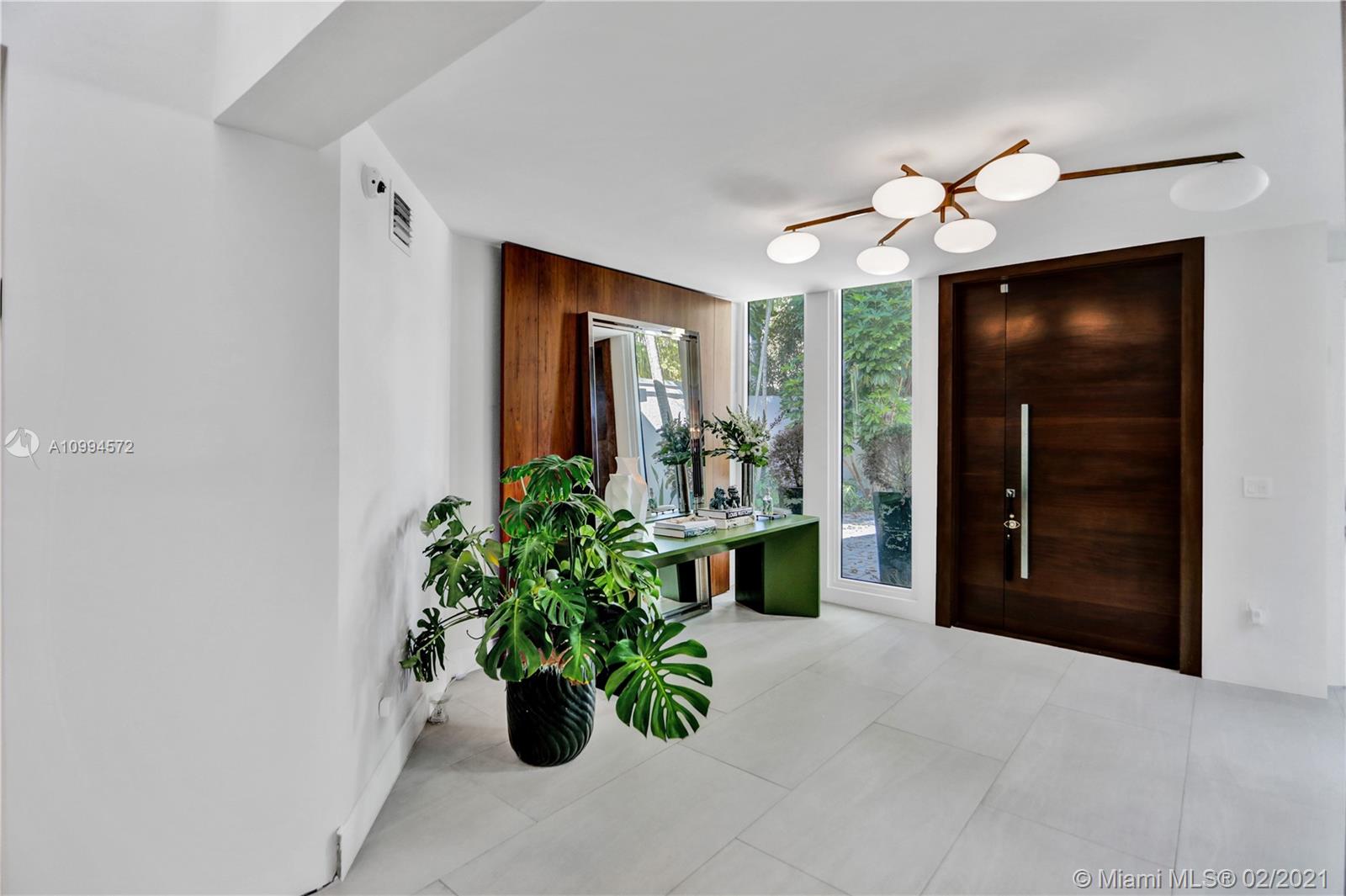 2475 S Bayshore Dr Coconut Grove, FL 33133