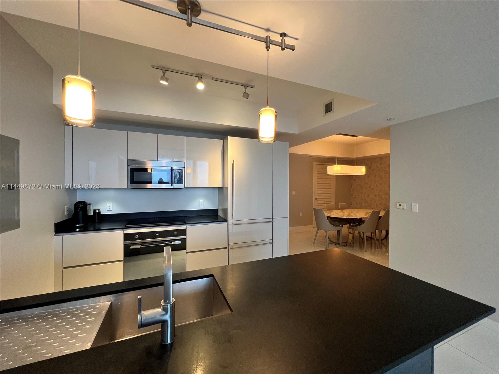 image 1010 Brickell11