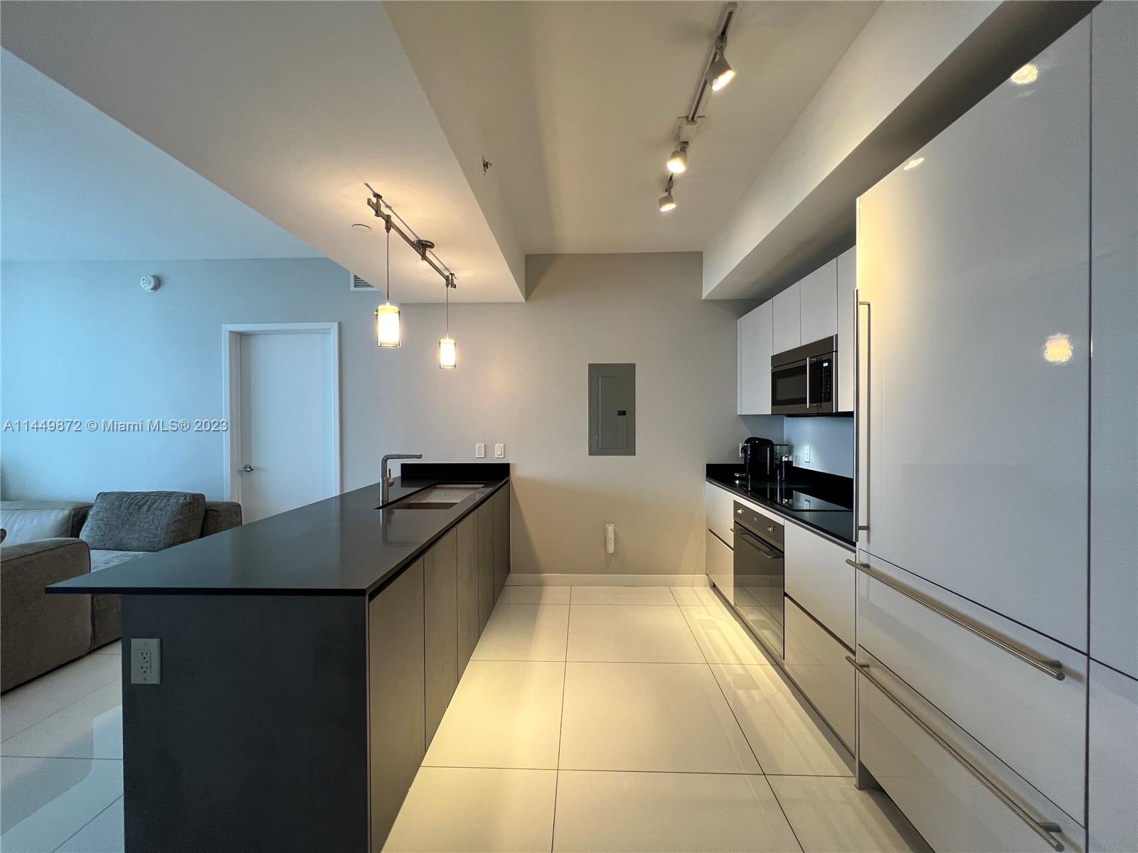 image 1010 Brickell8