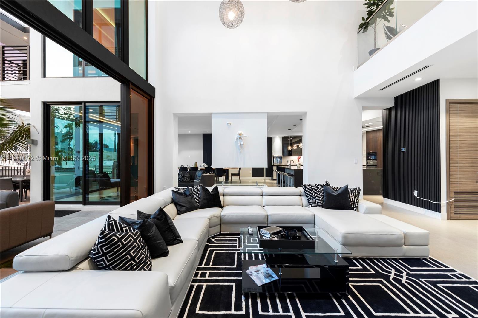 1400 Bayview Dr Fort Lauderdale, FL 33304