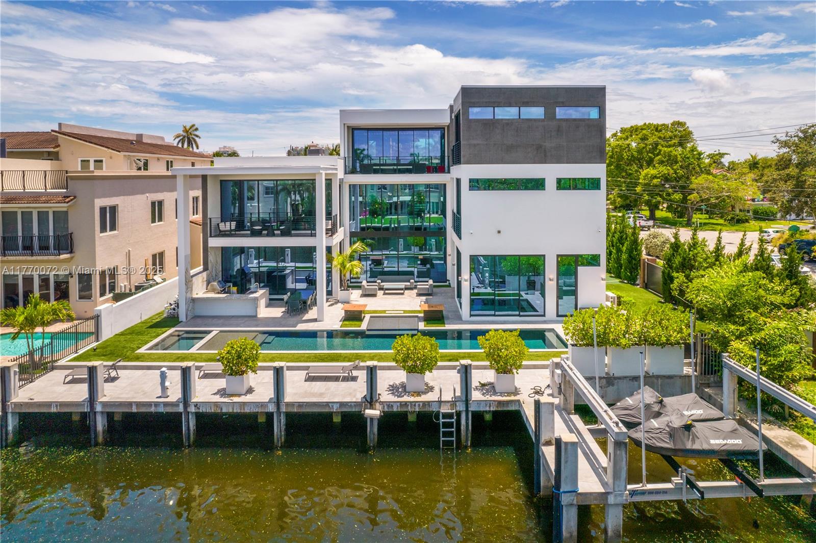 1400 Bayview Dr Fort Lauderdale, FL 33304