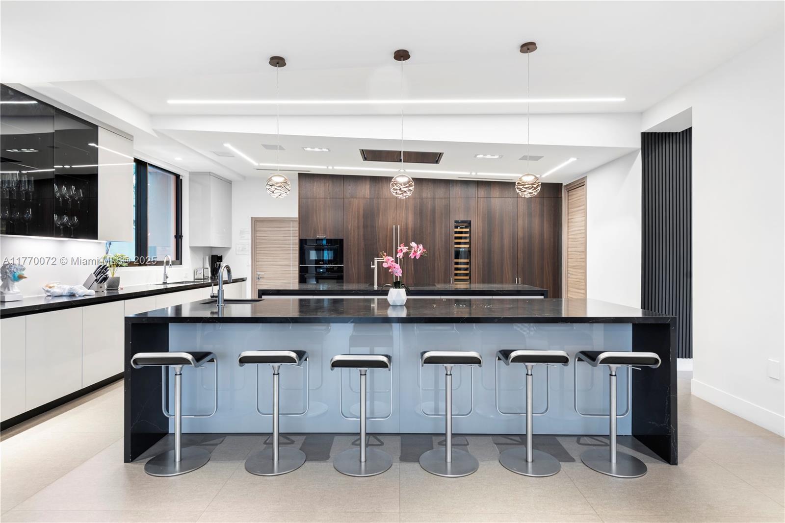 1400 Bayview Dr Fort Lauderdale, FL 33304