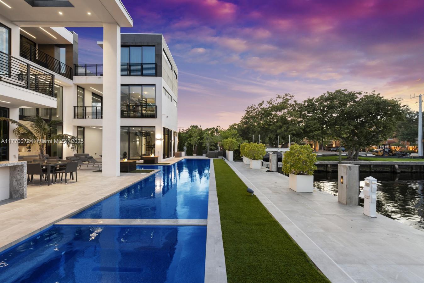 1400 Bayview Dr Fort Lauderdale, FL 33304