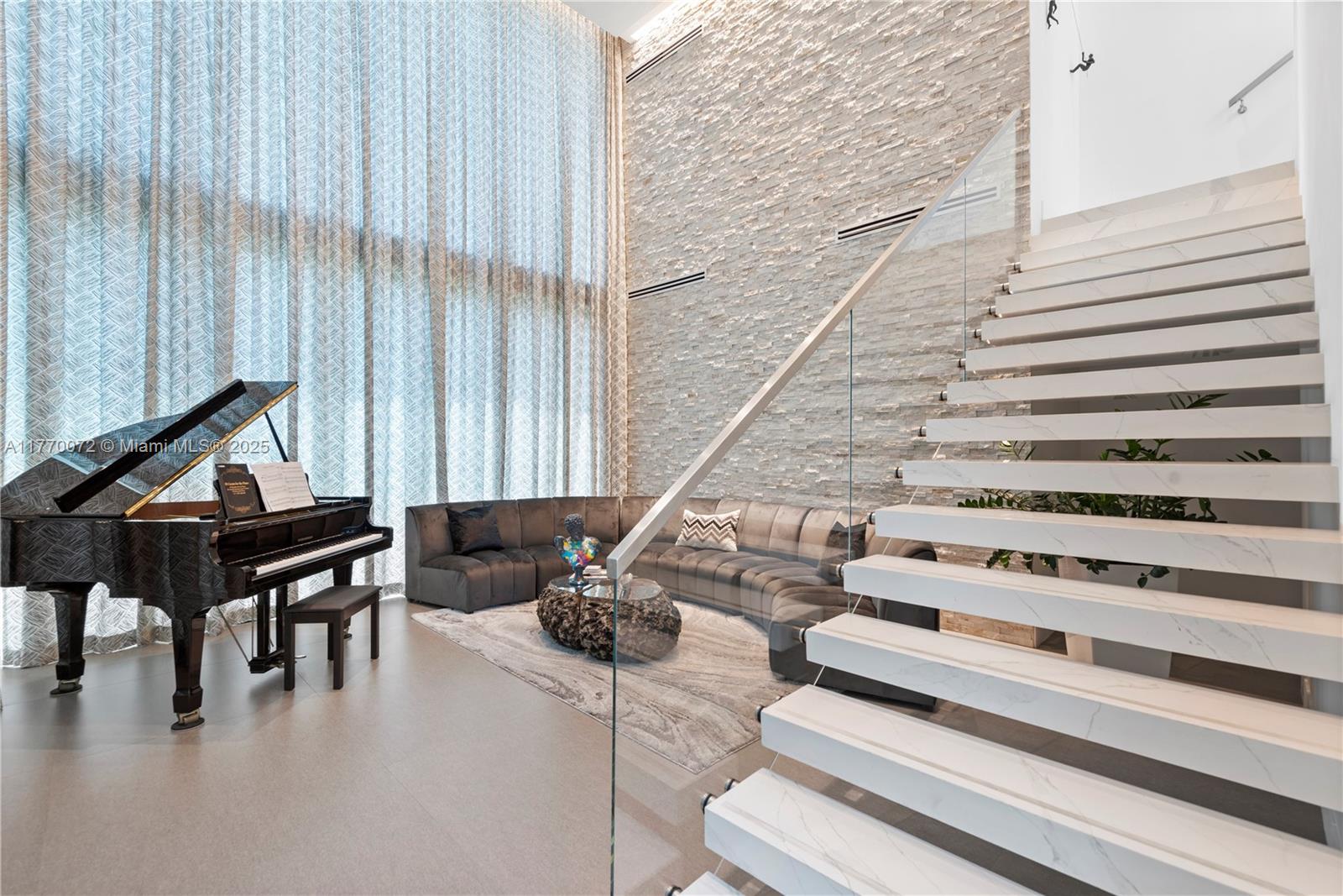 1400 Bayview Dr Fort Lauderdale, FL 33304