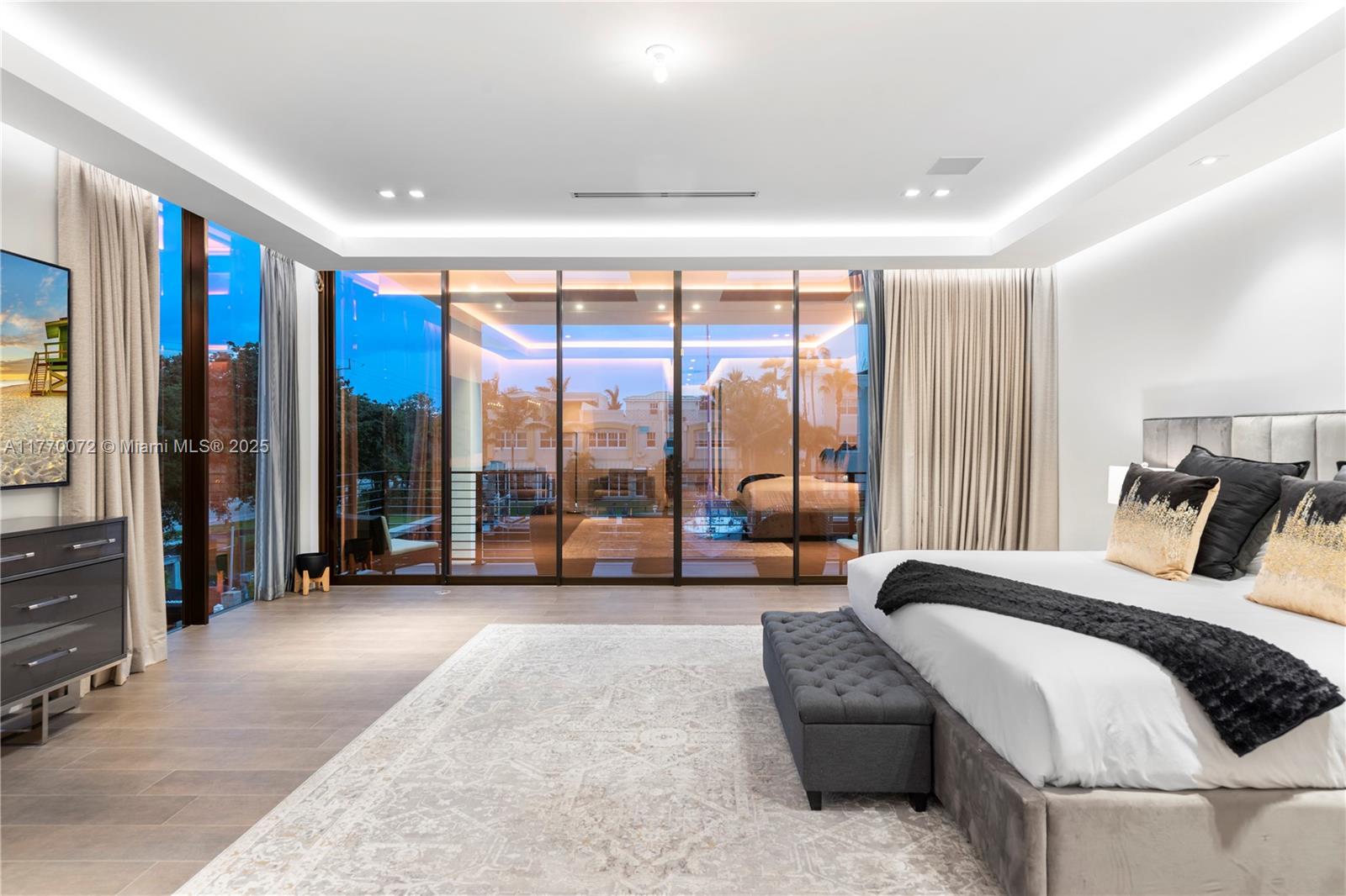 1400 Bayview Dr Fort Lauderdale, FL 33304