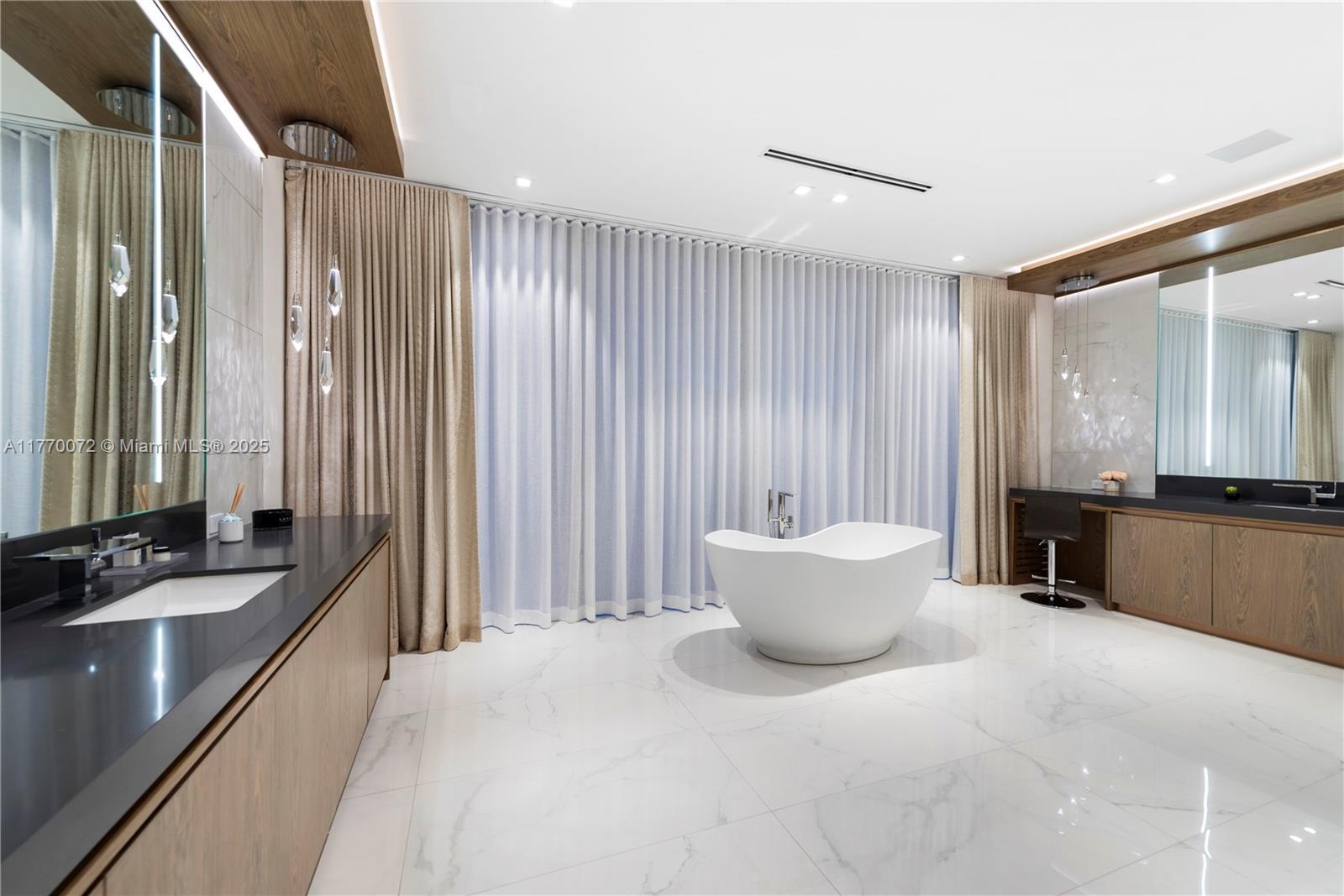 1400 Bayview Dr Fort Lauderdale, FL 33304