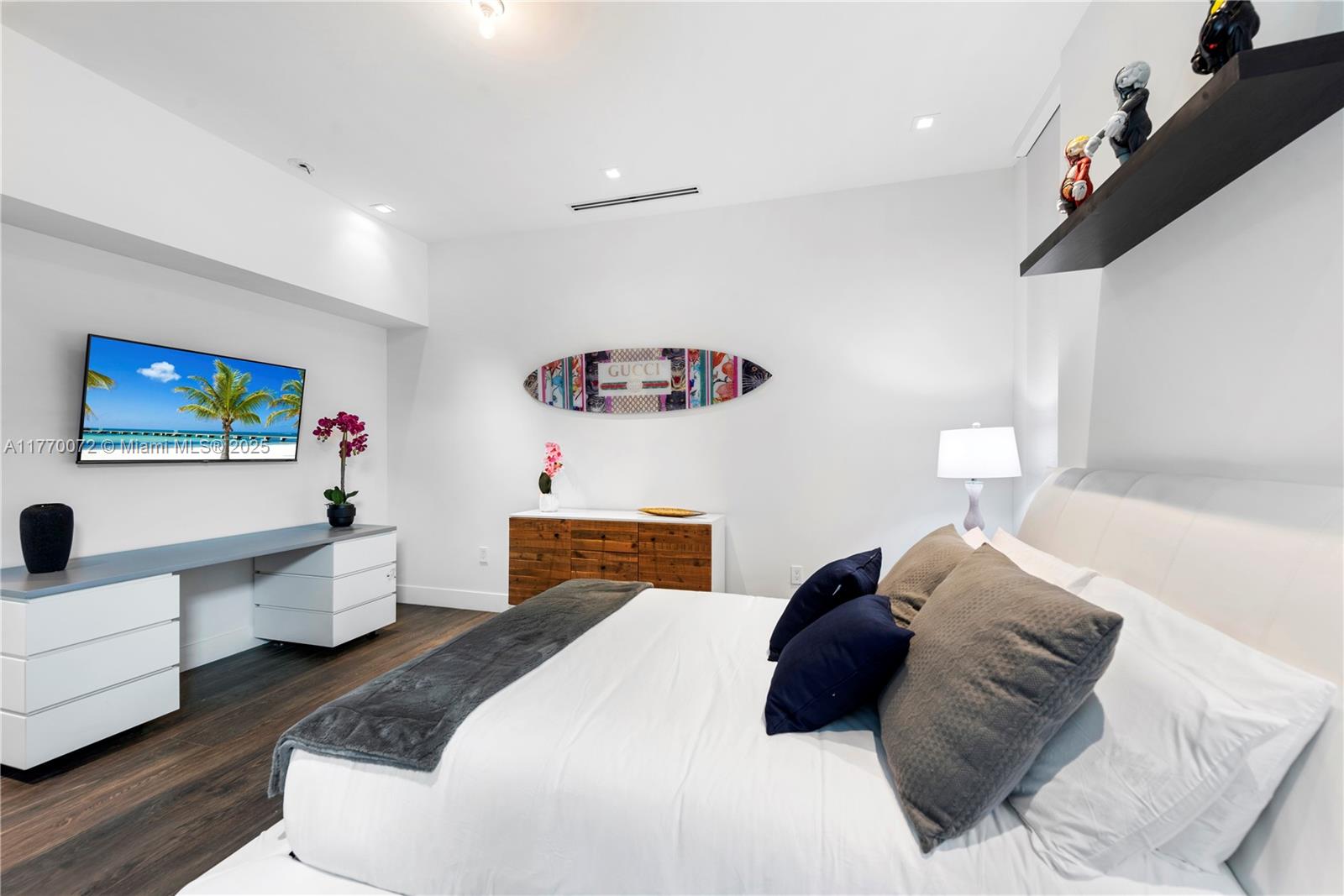 1400 Bayview Dr Fort Lauderdale, FL 33304