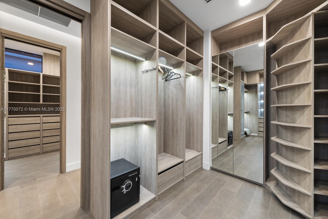 1400 Bayview Dr Fort Lauderdale, FL 33304