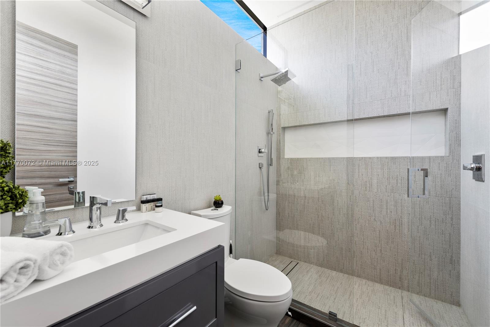 1400 Bayview Dr Fort Lauderdale, FL 33304