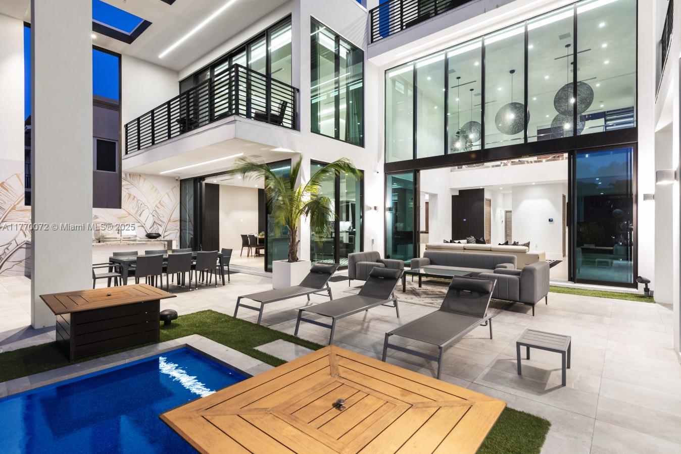 1400 Bayview Dr Fort Lauderdale, FL 33304