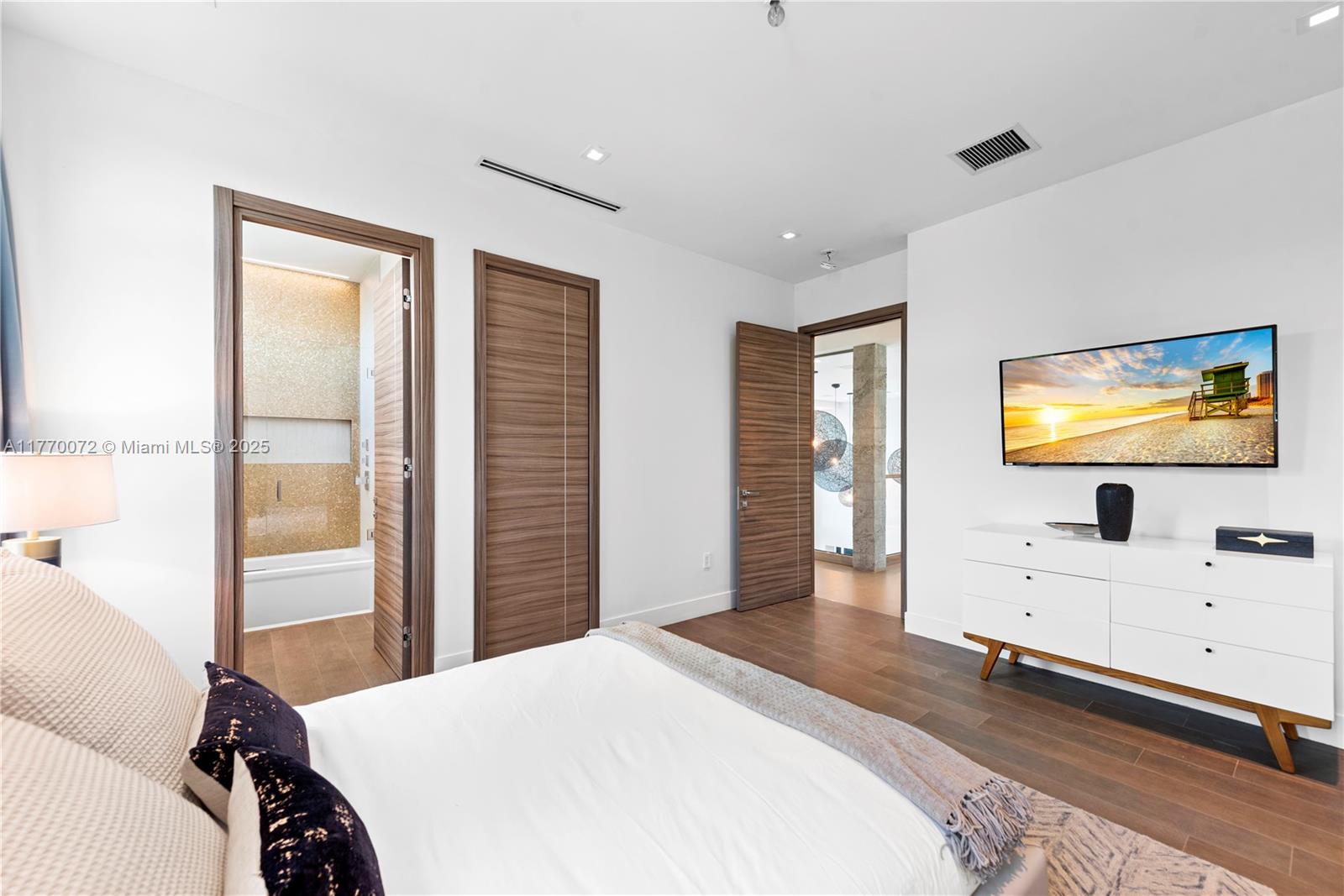 1400 Bayview Dr Fort Lauderdale, FL 33304