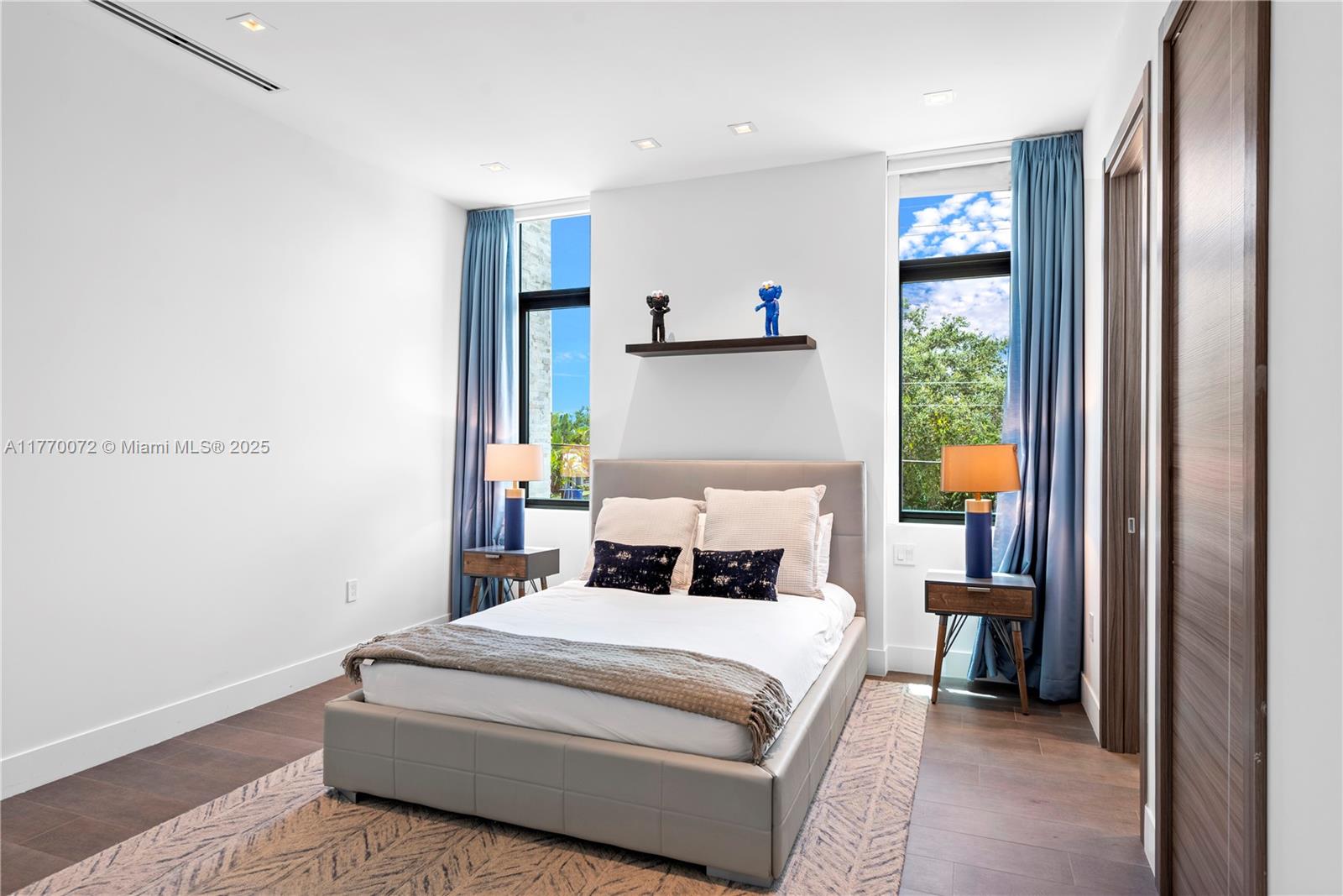 1400 Bayview Dr Fort Lauderdale, FL 33304